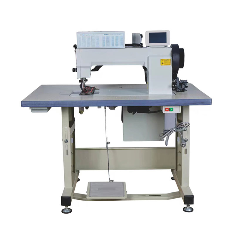 Macchina da cucire modello Mark Line con piattaforma a doppio ago