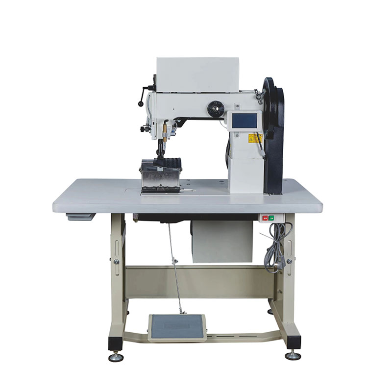 Macchina da cucire modello Mark Line con doppio ago e postbed